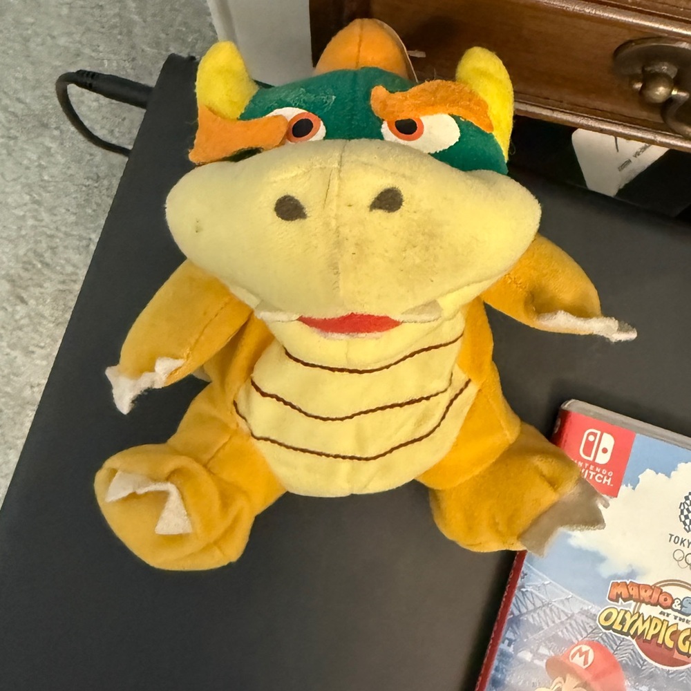 Nintendo Mario & Sonic at the Olympic Games switch game & 2 bowers toys - Picture 6 of 14